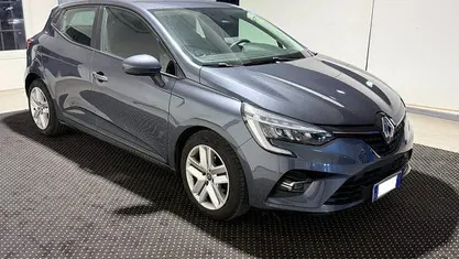 Grigio metallizzato Usata 2022 Renault Clio V Business Tre volumi | 9900 € (Ottimo prezzo)