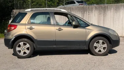 Usata Fiat Sedici Dynamic 120 CV (88 kW) 2007 Marrone SUV