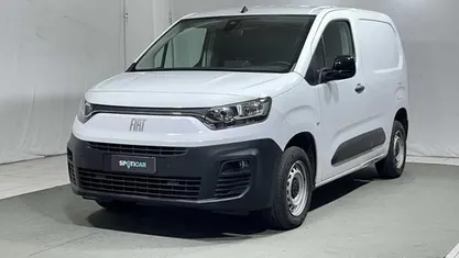 Usata Fiat Doblò 102 CV (75 kW) 2023 Bianco Monovolume