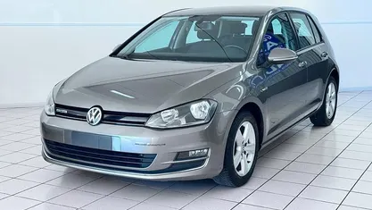 Grigio Usata 2015 VW Golf Highline Tre volumi | 6650 € (Buon prezzo)