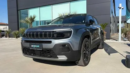 Begagnad Jeep Avenger EV Summit 73 kW (100 HK) 2025 Grå SUV