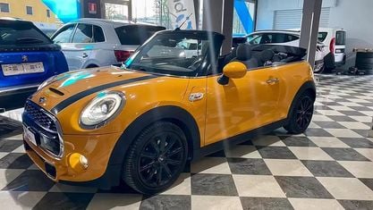 Usata Mini Cooper SD Cabriolet Hype 170 CV (125 kW) 2017 Arancione Cabrio