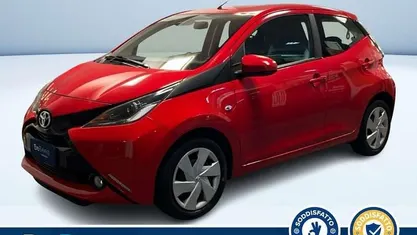 Rosso metallizzato Usata 2015 Toyota Aygo Cool Due volumi | 10.300 € (Molto cara)