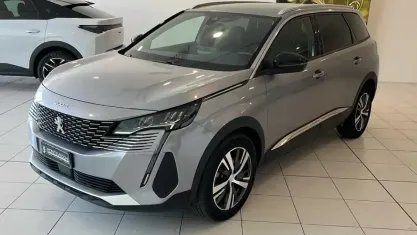 Usata Peugeot 5008 Allure 131 CV (96 kW) 2024 Grigio SUV