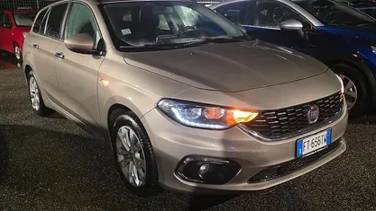 Usata Fiat Tipo Lounge 120 CV (88 kW) 2019 Marrone Station wagon