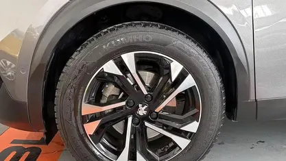 Usata Peugeot 2008 GT 130 CV (95 kW) 2022 Grigio SUV