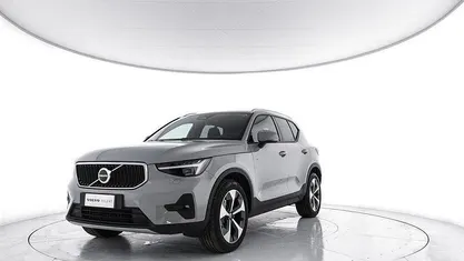 Grigio Usata 2025 Volvo XC40 Core SUV | 29.200 € (Ottimo prezzo)