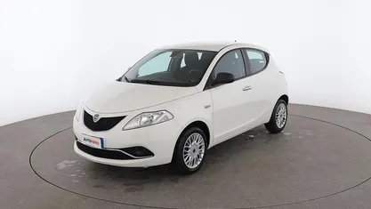 Bianco Usata 2017 Lancia Ypsilon Silver Due volumi | 9799 € (Buon prezzo)