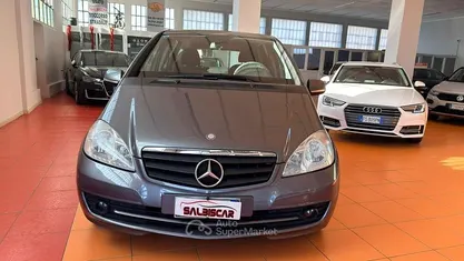 Grigio Usata 2010 Mercedes A160 Elegance Tre volumi | 3900 € (Buon prezzo)