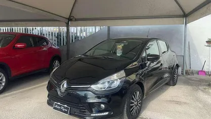 Nero Usata 2017 Renault Clio IV Intens Tre volumi | 6999 € (Buon prezzo)
