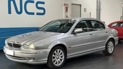 Usata Jaguar X-type Executive 196 CV (144 kW) 2001 Argento Berlina