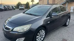 Nero Usata 2010 Opel Astra Tre volumi | 1990 € (Buon prezzo)