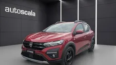 Rosso fusion Usata 2022 Dacia Sandero Comfort Tre volumi | 12.990 € (Buon prezzo)