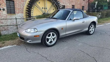 Usata Mazda MX5 110 CV (80 kW) 2001 Gray Cabrio