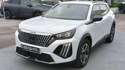 Usata 2024 Peugeot 2008 Allure SUV | 18.900 € (Buon prezzo)