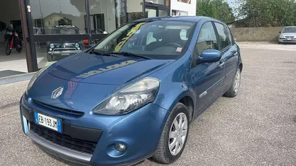 Usata Renault Clio III Dynamique 75 CV (55 kW) 2010 Blu/azzurro Berlina