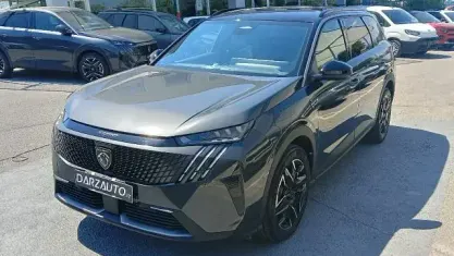 Usata Peugeot 5008 GT 136 CV (100 kW) 2025 Grigio titanium t. nero metallizzato SUV