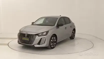 Usata Peugeot 208 Allure 101 CV (74 kW) 2025 Grigio artense Utilitaria