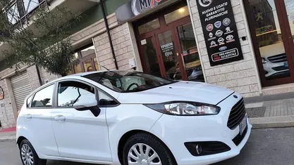 Usata Ford Fiesta Business Edition 75 CV (55 kW) 2016 Bianco Berlina