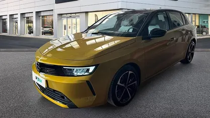 Giallo Usata 2023 Opel Astra Elegance Tre volumi | 22.900 € (Super prezzo)