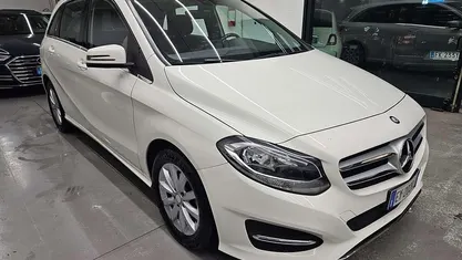 Usata Mercedes B180 Premium 109 CV (80 kW) 2015 Bianco Monovolume