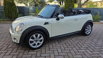 Usata Mini Cooper Cabriolet 120 CV (88 kW) 2010 Cabrio