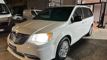 Bianco Usata 2014 Lancia Voyager S Monovolume | 10.650 € (Buon prezzo)