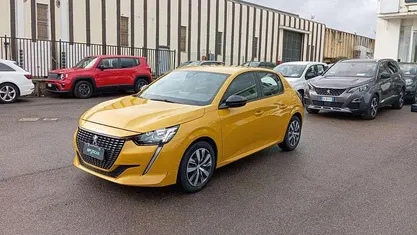 Giallo Usata 2023 Peugeot 208 Active Due volumi | 14.300 € (Buon prezzo)