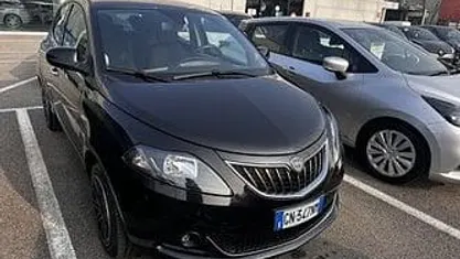 Usata Lancia Ypsilon Gold 69 CV (50 kW) 2023 Grigio Utilitaria