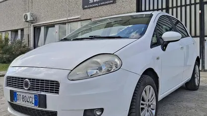 Grigio Usata 2008 Fiat Grande Punto Dynamic Due volumi | 2200 € (Buon prezzo)