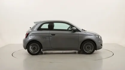 Usata Fiat 500e Icon 42 kW (58 CV) 2022 Grigiogrigio Utilitaria