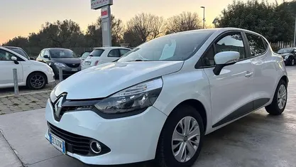 Bianco Usata 2015 Renault Clio IV Tre volumi | 6500 € (Buon prezzo)