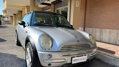 Usata Mini Cooper 116 CV (85 kW) 2002 Argento Utilitaria