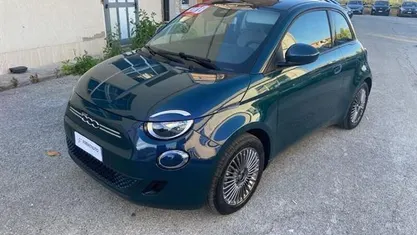 Blu Usata 2023 Fiat 500e Icon Tre volumi | 24.900 €