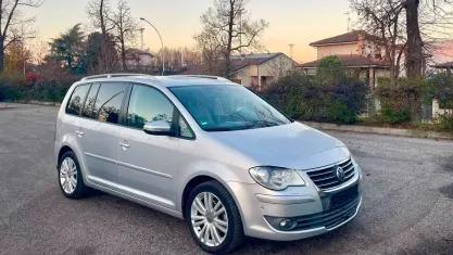 Usata VW Touran Highline 140 CV (102 kW) 2010 Argento Monovolume