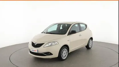 Usata Lancia Ypsilon Gold 70 CV (51 kW) 2017 Bianco Utilitaria