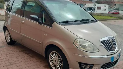 Usata Lancia Musa 90 CV (66 kW) 2008 Marrone Monovolume