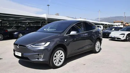 Grigio scuro met Usata 2017 Tesla Model X SUV | 43.100 € (Ottimo prezzo)