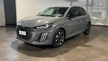 Usata Peugeot 208 Allure 101 CV (74 kW) 2025 Grigio Utilitaria