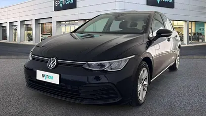 Usata 2022 VW Golf Life Tre volumi | 25.450 € (Buon prezzo)