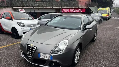 Begagnad Alfa Romeo Giulietta Exclusive 105 HK (77 kW) 2011 Grå Sedan