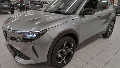 Nouă Alfa Romeo Junior Edizione Speciale 136 CP (100 kW) 2025 Gri SUV