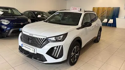 Usata Peugeot e-2008 Allure 61 kW (84 CV) 2024 SUV