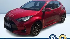 Rosso metallizzato Usata 2021 Toyota Yaris Hybrid Trend Tre volumi | 17.400 € (Buon prezzo)