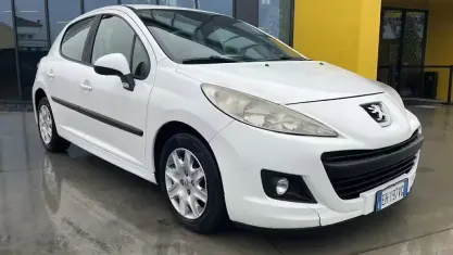 Usata Peugeot 207 Access 68 CV (50 kW) 2011 Bianco Berlina
