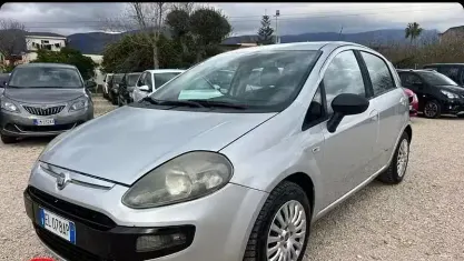 Usata Fiat Punto Easy 69 CV (50 kW) 2012 Grigio Utilitaria