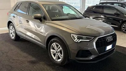 Grigio metallizzato Usata 2022 Audi Q3 Business SUV | 27.900 € (Buon prezzo)