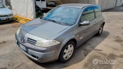 Usata Renault Mégane Authentique 100 CV (73 kW) 2004 Grigio Berlina