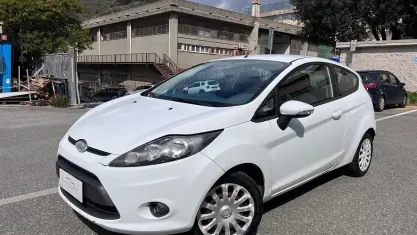 Usata Ford Fiesta Titanium 82 CV (60 kW) 2010 Bianco Berlina