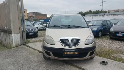 Usata Lancia Musa 95 CV (69 kW) 2007 Marrone Monovolume